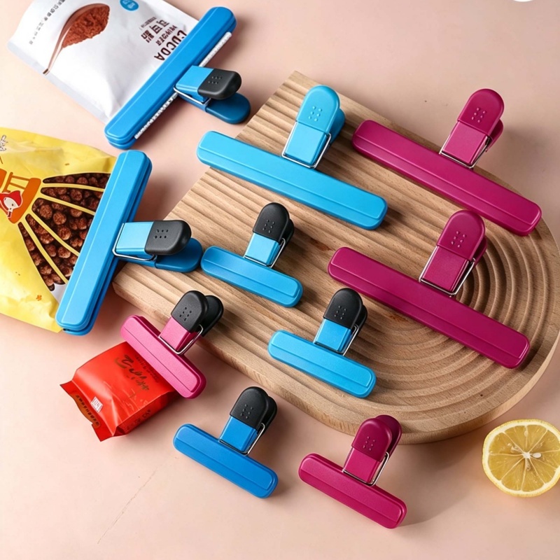 Zyliss Kitchen Gadgets - 4個入り携帯用プラスチック製袋シーリングクリップ、食品スナック袋シールクランプ、キッチン収納アクセサリー用多目的シーラーツール