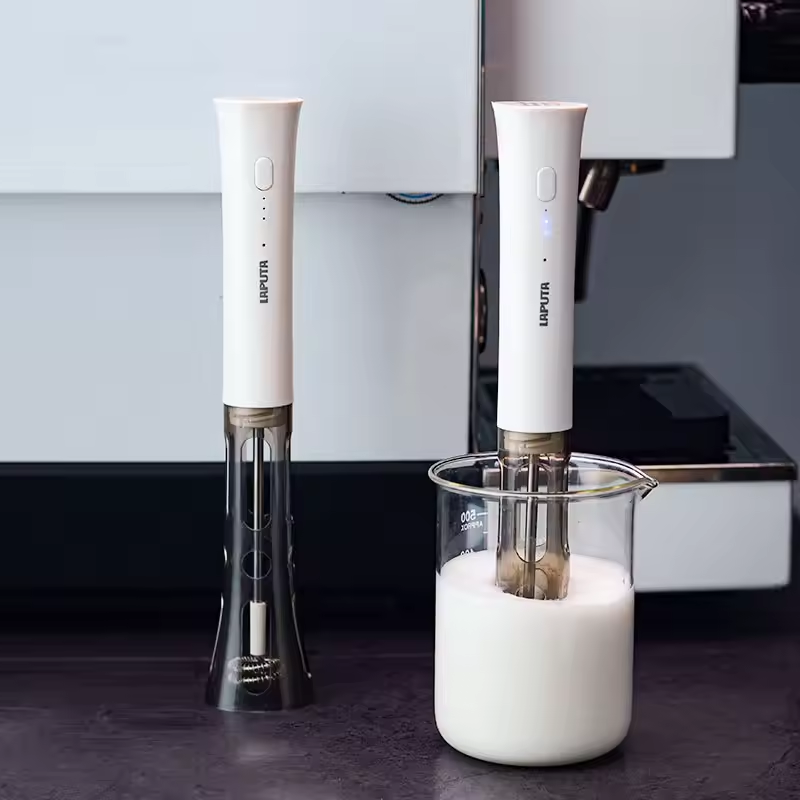Milk Frother - 電動ミルクフォーマー、ハンディタイプ、USB充電式、コーヒー用泡立て器、ラテやカプチーノを作るのに最適、ミキサー、泡立て器、キッチン用品、バリスタ用ツール。