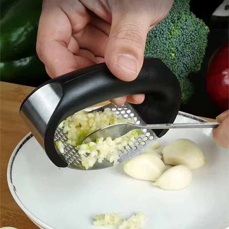 ハンドヘルドプレス式ガーリッククラッシャー ステンレス製ガー - Zyliss Kitchen Gadgets のレビューと価格