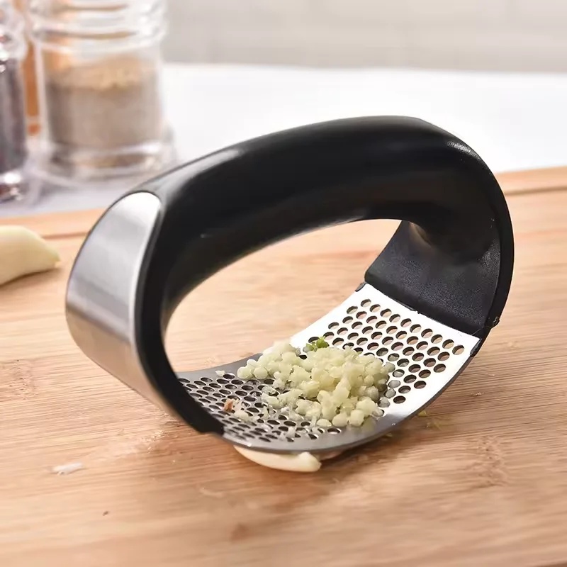 ハンドヘルドプレス式ガーリッククラッシャー ステンレス製ガー - Zyliss Kitchen Gadgets のレビューと価格
